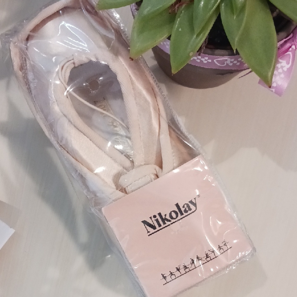 Nikolay DreamPointe Ballet Pointe Shoes Size 4.5 X